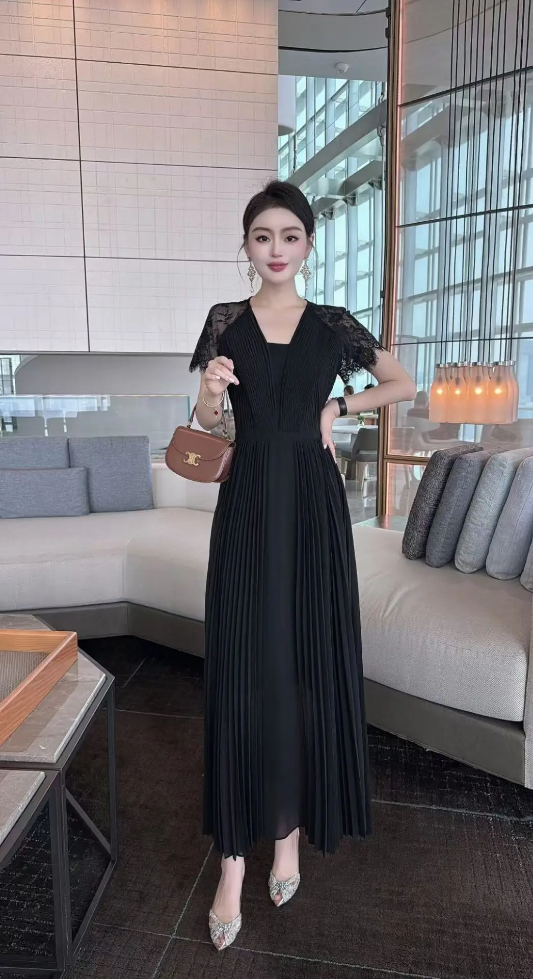 H2e5d04165b8d41dcbce5a97ceb42a407m